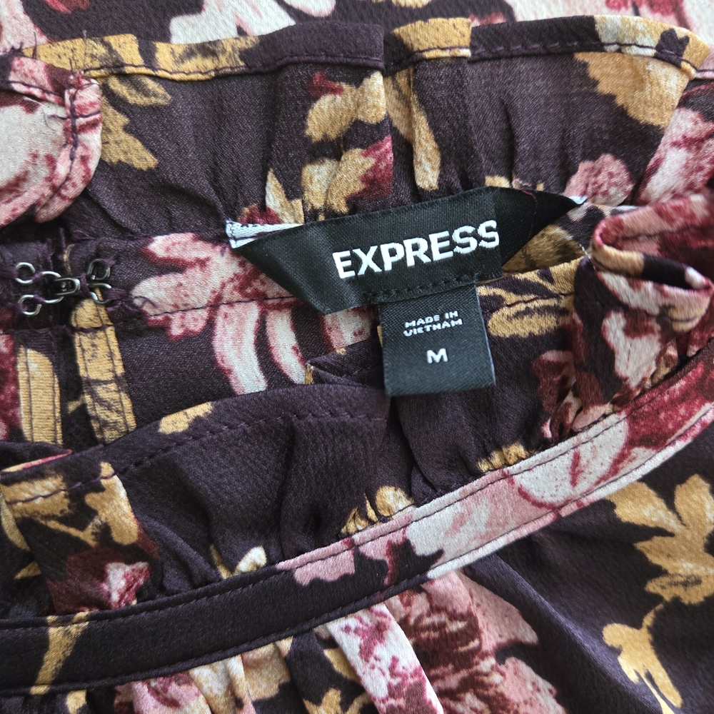 3 Items For $15! Express Floral Patterned Top in Pink and Gold - Picture 4 of 4